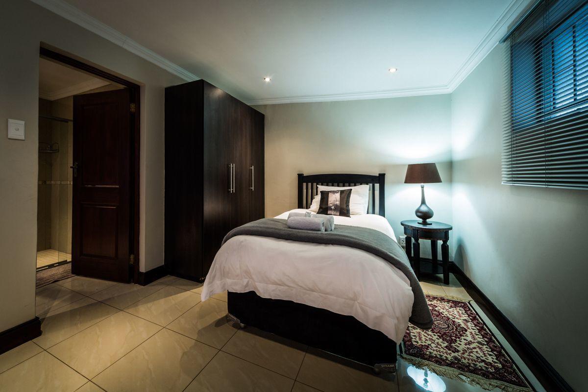 12 On Brecher Pretoria Luaran gambar